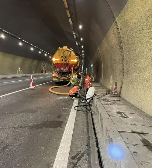 佳木斯隧道排水渠清淤